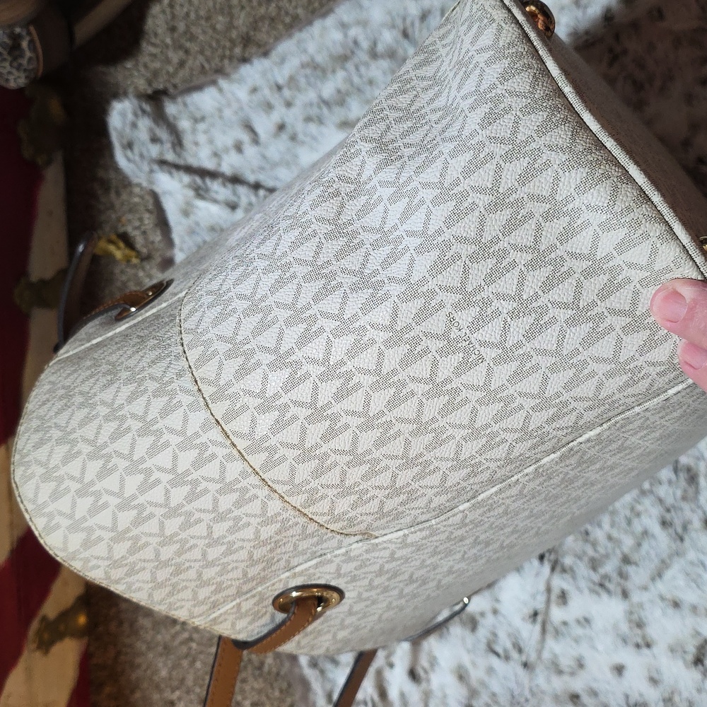 Michael Kors Jet Set Logo Print Tote - Picture 5 of 16